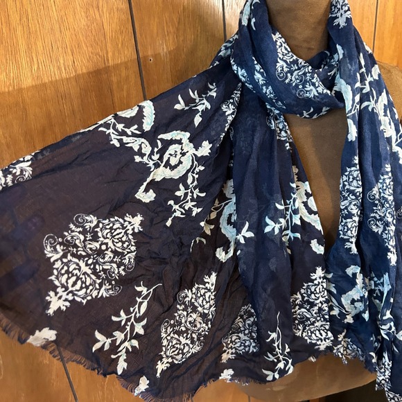 Indigo Blue White‎ Floral Print Lightweight Scarf Shawl Wrap Fringed Edges Boho - Picture 4 of 4